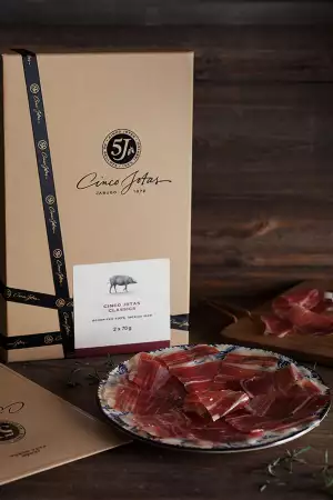 Packets of Cinco Jotas jam&oacute;n Iberico