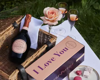 Laurent-Perrier Cuv&eacute;e Ros&eacute; gift set