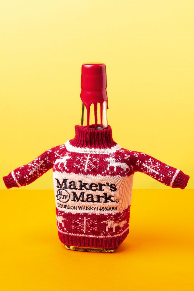 Christmas food and drink gifts 2021 | Maker's Mark bourbon and Christmas jumper