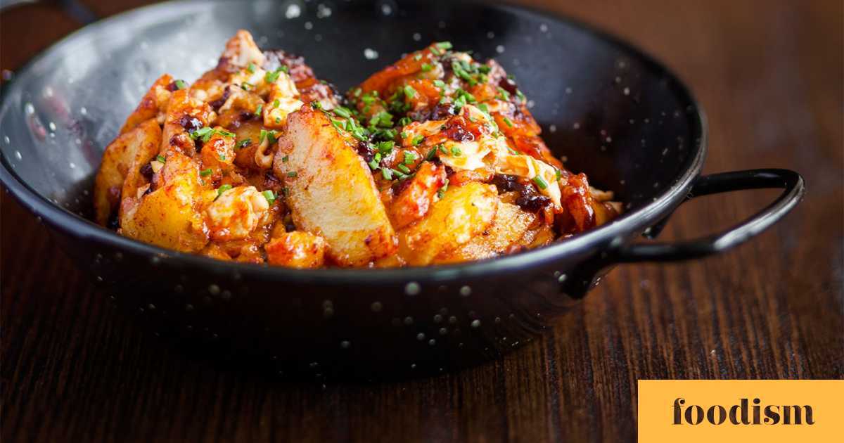 Spice up your brunch with a classic recipe for huevos rotos | Recipes | Foodism