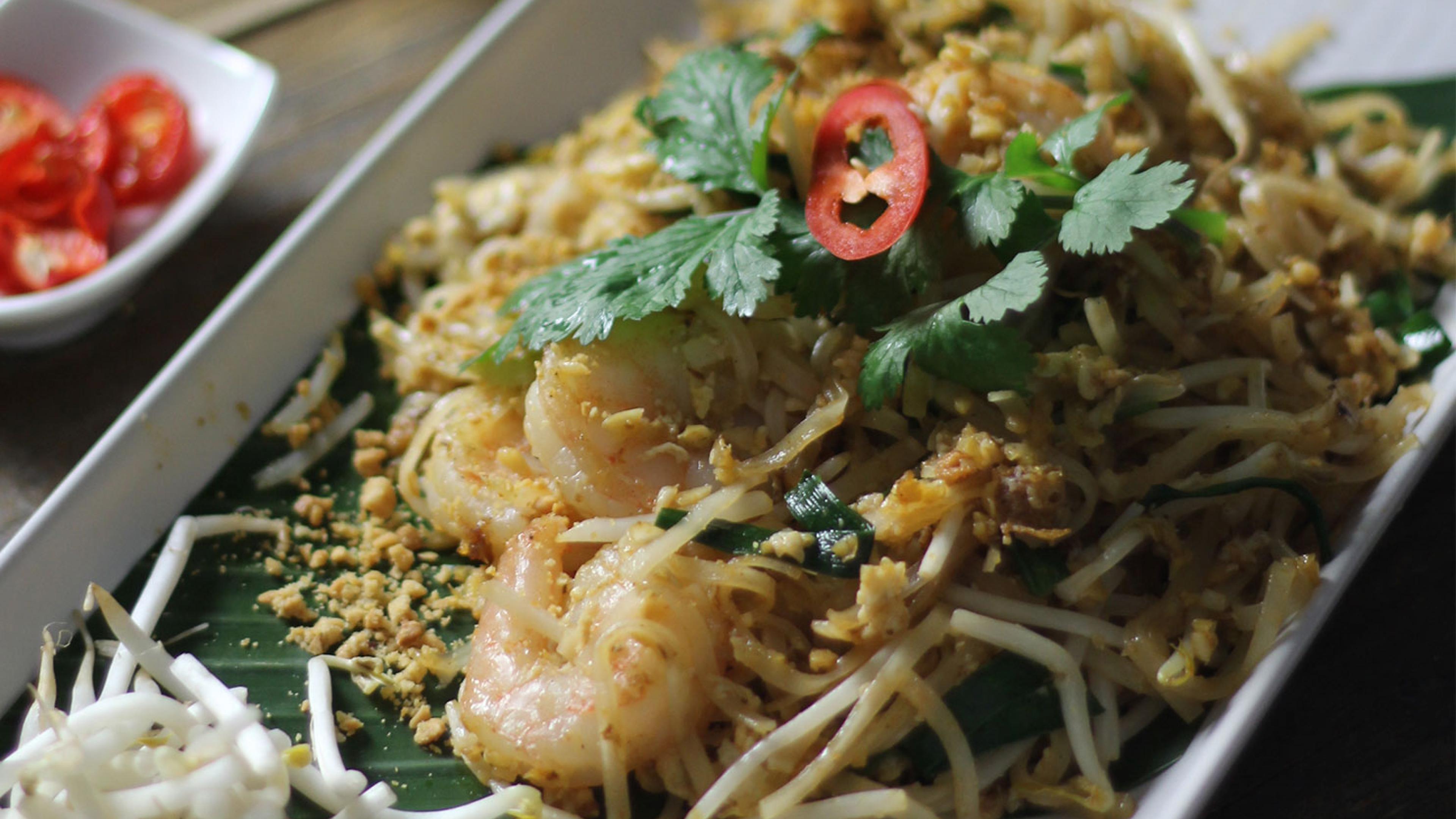 make-the-ultimate-prawn-pad-thai-from-ekachai-recipes-foodism