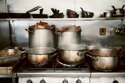 Cooking pots