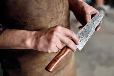 Ben Bodman admires the pattern welding on a Damascus steel blade at Bodman Knives