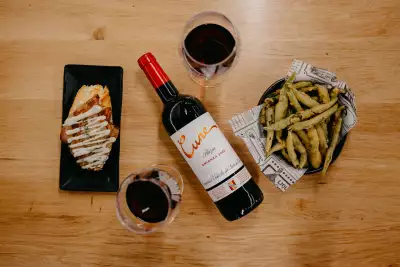 Cune Crianza with tapas