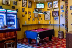 Speedboat bar pool table
