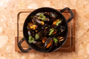 Smoked peri peri mussels