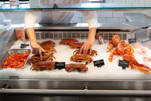 Arranging a crustacean display