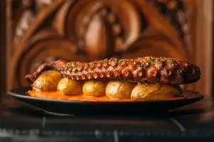 Octopus with potatoes