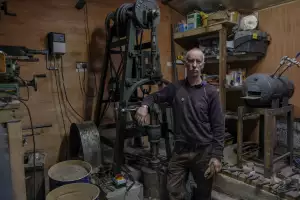 Andrew Lindsay with Japanese hammer at Two Sticks