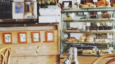 Curious Yellow Kaf&eacute;