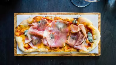 Gorgonzola and prosciutto pizzetta at Bernardi's