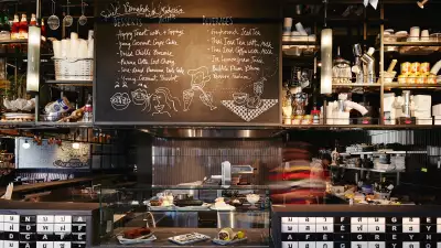 Greyhound Caf&eacute;