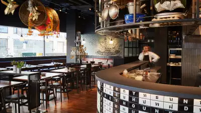 Greyhound Caf&eacute;