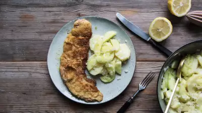 Meike Peters' schnitzel with Swabian potato salad
