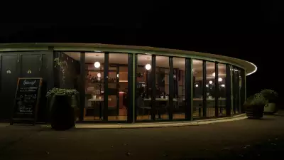 Pear Tree Caf&eacute;