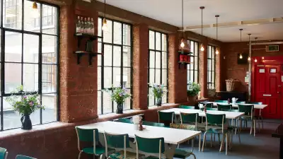 J+A Caf&eacute;