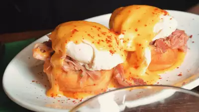 Eggs Benedict at Rudie's