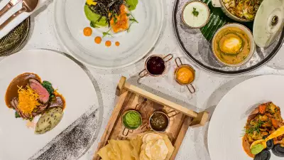 Plates at Ooty, Marylebone