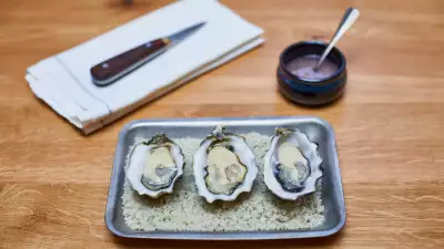 Teign River oysters with elderflower champagne