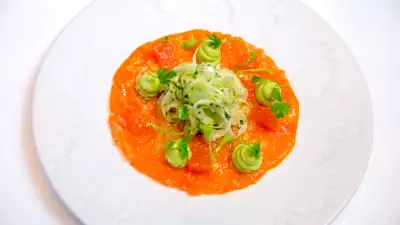Cured Loch Duart salmon, fennel, avocado purée and ruby grapefruit