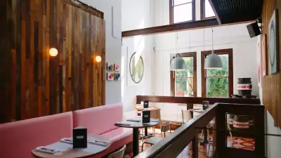 Restaurant 12:51 on Upper Street