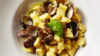 Gnocchi vongole e pistacchio