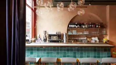 Honey & Smoke: the bar