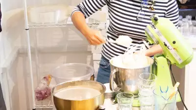 Cake decorating masterclass at Cutter & Squidge