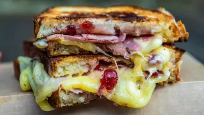 Cheese Bar Christmas special
