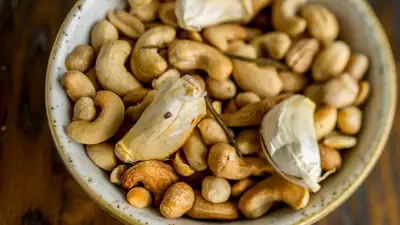 Sharp's | chilli garlic nuts