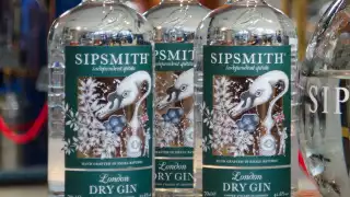 Sipsmith gin balloon and bottles