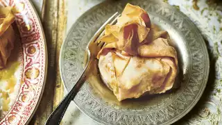 Eleanor Ford's baklava baked apples