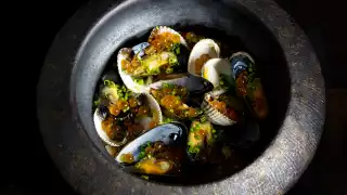 Fresh rice cooked in seafood dashi, served with tempura clams, ikura and Japanese young onion