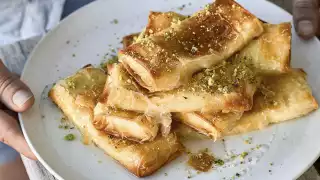 Semolina custard and filo borek