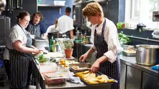 Ann Hansen and Jess Murphy lend a hand in the kitchens of Food for Soul; Photograph by Jonathan Stewart