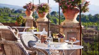 Dining and drinking al fresco is always an option at Rocca delle Tre Contrade