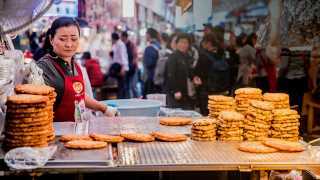 Things to do in Seoul, South Korea: A street-food trader cooks pajeon, spring onion pancakes