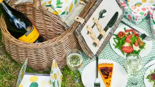 Theo Randall prosecco picnic hamper