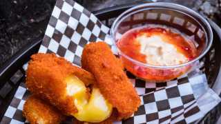 best places to eat vegan food in london, cheese sticks with sweet chilli mayo at Mooshies