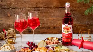 Winter spritz recipe and festive snacking board | PIMM's Sundowner