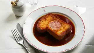 Brioche and morteau sausage with red wine sauce