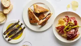 Cantabrian anchovies, La Noir de Bigorre ham and crisps and croque Ibai