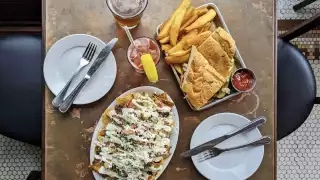 Nachos and a chicken sandwich at Teddy's