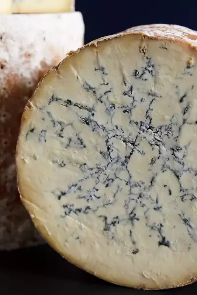 Veining on the cheese