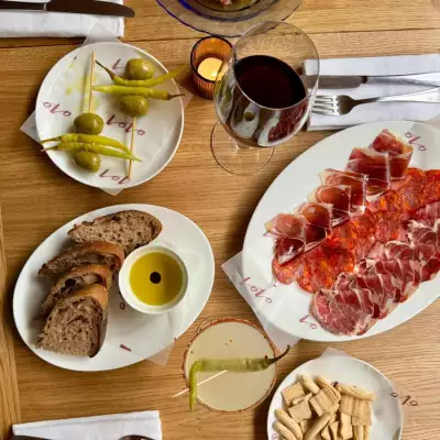 Jam&oacute;n, guindillas and olives at Lolo