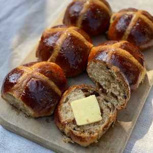 E5 Bakehouse's semi-sourdough hot cross buns