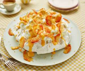Gizzi Erskine's grapefruit pavlova