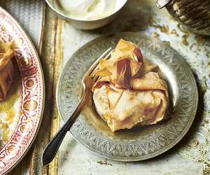 Eleanor Ford's baklava baked apples