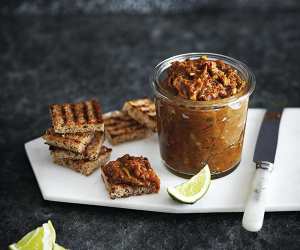 Aubergine and garlic paté. Photography by Manja Wachsmuth