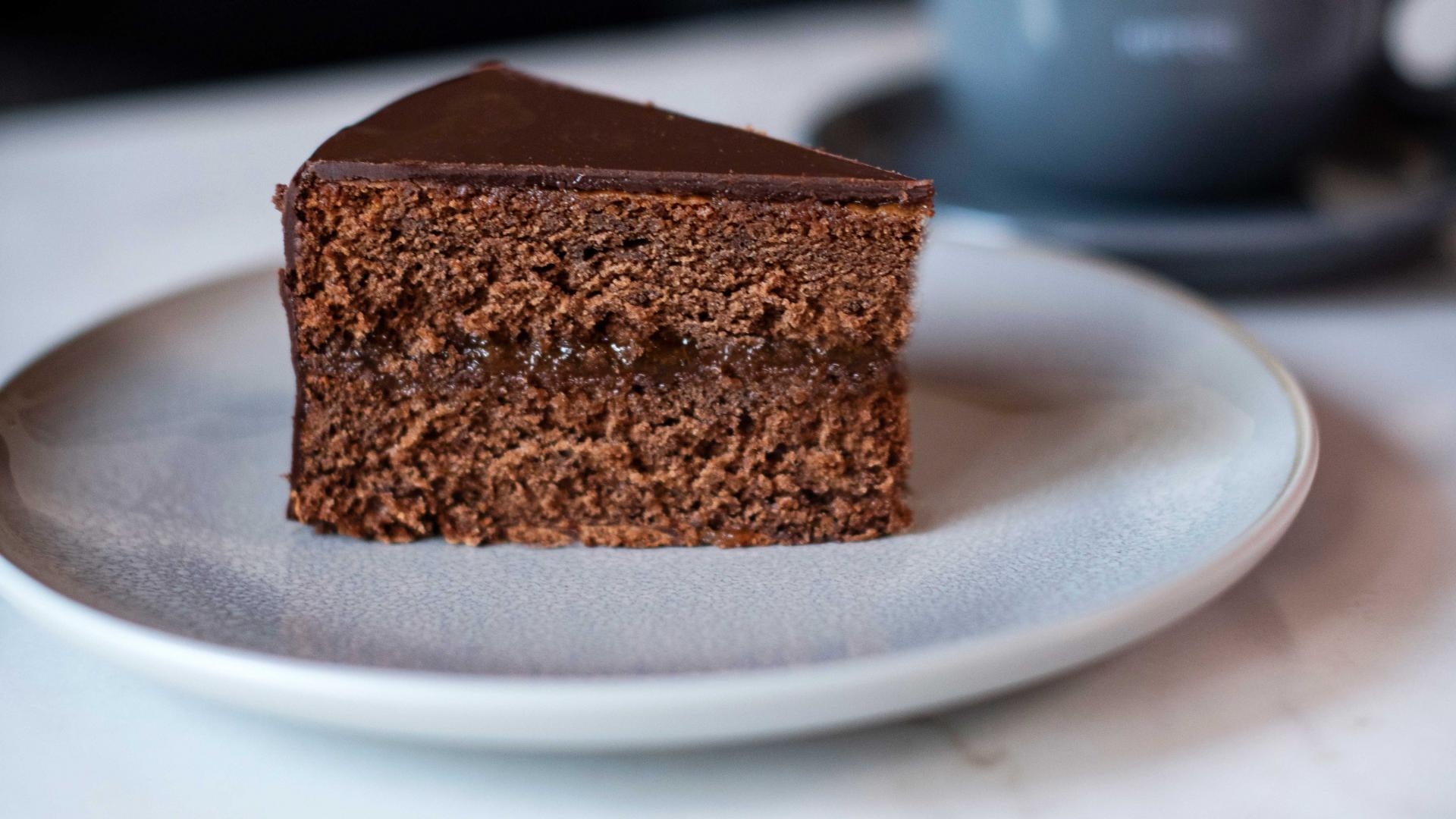 Dessert delivery London: A slice of sachertorte from Kipferl Dessert delivery London: A slice of sachertorte from Kipferl